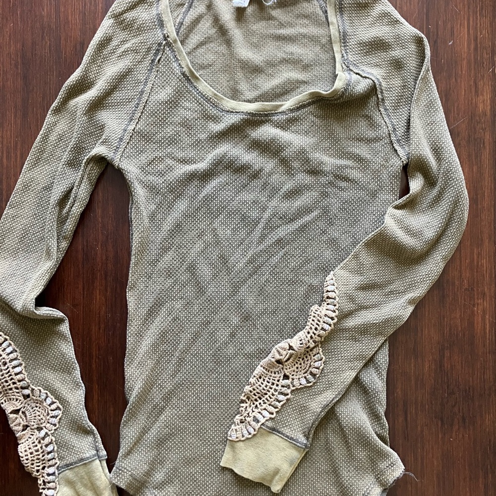 Hunter green waffle top with crocheting on arms